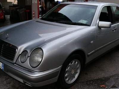 Mercedes-Benz Classe E  Argento usata Fondi