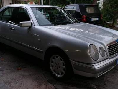 Mercedes-Benz Classe E  Argento usata Fondi