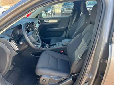 Volvo XC40 B4 AWD Geartronic Momentum Pro Grigio usata Castelnuovo Rangone