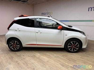 Toyota Aygo 1.0 72 CV x-wave Orange Bianco usata Faenza