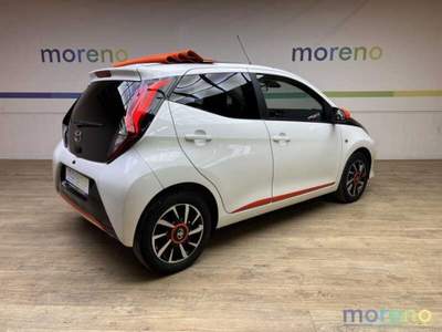 Toyota Aygo 1.0 72 CV x-wave Orange Bianco usata Faenza