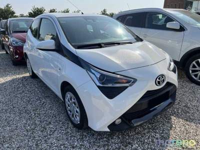 Toyota Aygo 1.0 72 CV x-play Bianco usata Faenza
