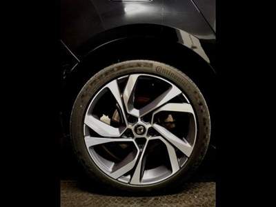 Renault Mégane Sporter 1.6 E-TECH Plug-in Hybrid RS Line A Nero usata Lecce