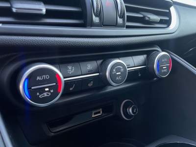 Alfa Romeo Giulia 2.2 Turbodiesel 210 CV AT8 AWD Q4 Competizione Nero usata Castelnuovo Rangone