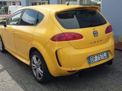 Seat Leon 2.0 16V TDI Stylance con Pack Sport posteriore Giallo usata Alba