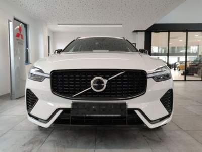 Volvo XC60 B4 (d) AWD Geartronic R-design Bianco usata Castelnuovo Rangone