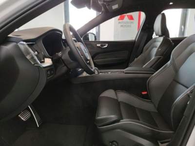 Volvo XC60 B4 (d) AWD Geartronic R-design Bianco usata Castelnuovo Rangone