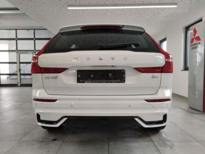 Volvo XC60 B4 (d) AWD Geartronic R-design Bianco usata Castelnuovo Rangone