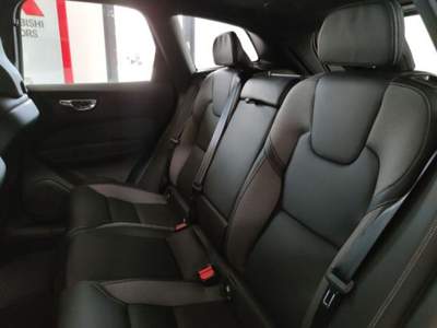 Volvo XC60 B4 (d) AWD Geartronic R-design Bianco usata Castelnuovo Rangone
