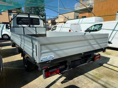 Iveco Daily 35S14HA8V 2.3 HPT Cassonato Hi-Matic Bianco usata VAREDO