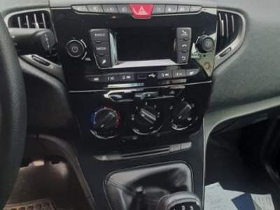 Lancia Ypsilon 1.2 69 CV 5 porte GPL Grigio usata Martinsicuro
