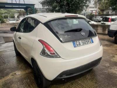 Lancia Ypsilon 1.2 69 CV 5 porte GPL Grigio usata Martinsicuro