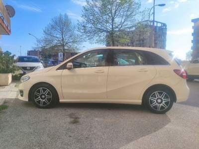 Mercedes-Benz Classe B B 180 d Automatic Sport Beige usata San Nicola la Strada