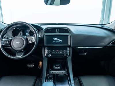 Jaguar F-Pace 2.0 D 180 CV AWD aut. Prestige Bianco usata Padova