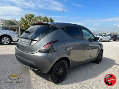 Lancia Ypsilon 1.2 69 CV 5 porte Silver Grigio usata Pollena Trocchia