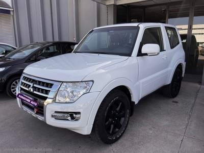 Mitsubishi Pajero Pajero 3.2 DI-D 16V A/T 3p. Instyle                                                         Bianco usata Sassari