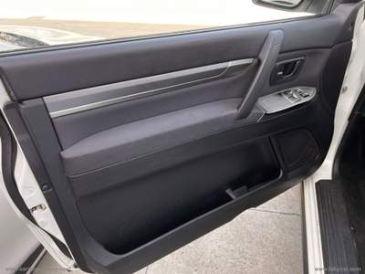 Mitsubishi Pajero Pajero 3.2 DI-D 16V A/T 3p. Instyle                                                         Bianco usata Sassari