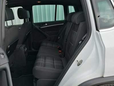 Volkswagen Tiguan 2.0 TDI 150CV 4MOTION DSG R-Line Bianco usata Castelnuovo Rangone