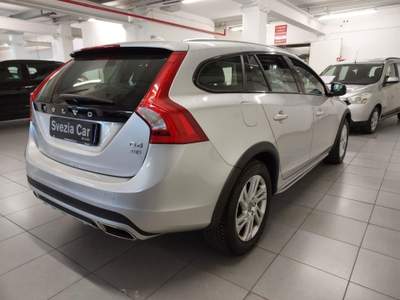 Volvo V60 Cross Country D4 AWD Geartronic Business Plus Argento usata Milano