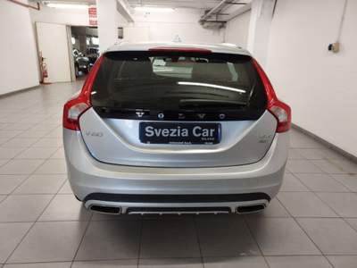 Volvo V60 Cross Country D4 AWD Geartronic Business Plus Argento usata Milano