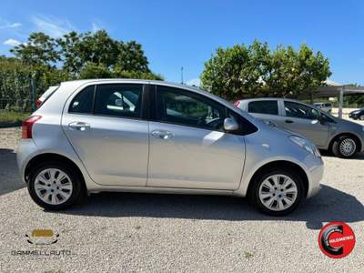 Toyota Yaris 1.0 5p 69cv Argento usata Pollena Trocchia