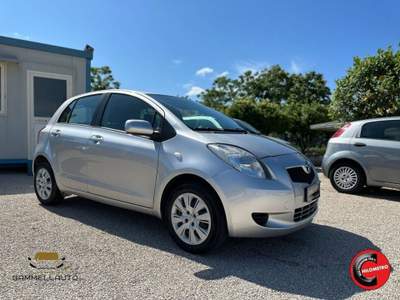 Toyota Yaris 1.0 5p 69cv Argento usata Pollena Trocchia