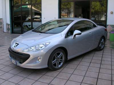 Peugeot 308 1.6 HDi 112CV CC Féline Argento usata Montemesola