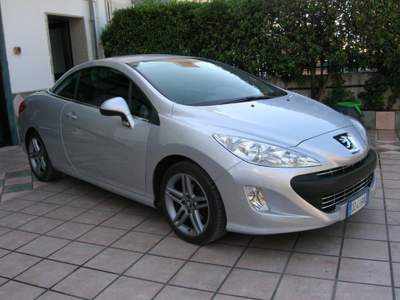 Peugeot 308 1.6 HDi 112CV CC Féline Argento usata Montemesola