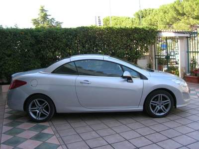 Peugeot 308 1.6 HDi 112CV CC Féline Argento usata Montemesola