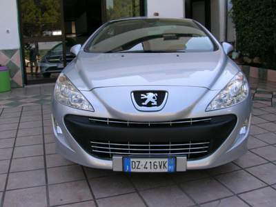 Peugeot 308 1.6 HDi 112CV CC Féline Argento usata Montemesola