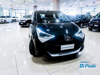 Toyota Aygo Connect 1.0 VVT-i 72CV 5 porte x-cool Nero usata Matera