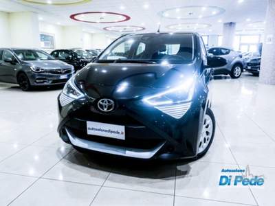 Toyota Aygo Connect 1.0 VVT-i 72CV 5 porte x-cool Nero usata Matera