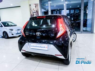 Toyota Aygo Connect 1.0 VVT-i 72CV 5 porte x-cool Nero usata Matera