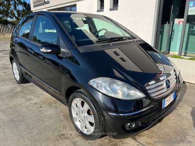 Mercedes-Benz Classe A A 180 CDI Elegance *CATENA ROTTA Nero usata Mesagne
