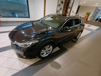 Infiniti Q30 Infiniti Q30 1.5 diesel Business Executive Nero usata Torre Annunziata