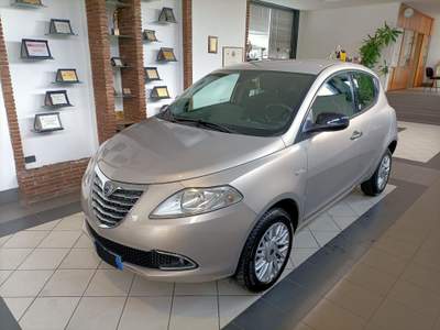 Lancia Ypsilon Lancia Ypsilon 0.9 TwinAir 85 CV 5 porte Gold NEOPATENTATI Bronzo usata Torre Annunziata