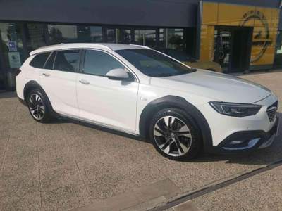 Opel Insignia 2.0 CDTI S&S aut. Country Tourer 170 CV Bianco usata Campobasso