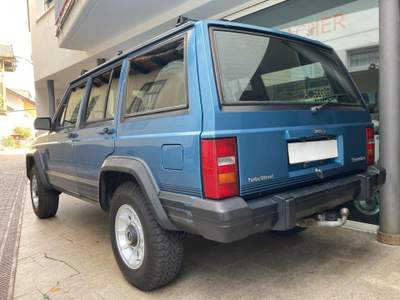 Jeep Cherokee 2.1 turbodiesel 5 porte Chief Blu/Azzurro usata Lana