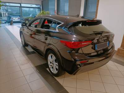 Infiniti Q30 Infiniti Q30 1.5 diesel Business Executive Nero usata Torre Annunziata
