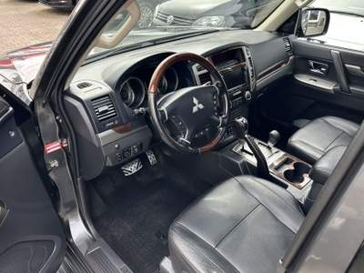 Mitsubishi Pajero 3.2 DI-D 16V aut. 5p. DPF Grigio usata Castelnuovo Rangone