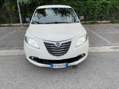 Lancia Ypsilon 1.3 MJT 16V 95 CV 5 porte S&S Elle Bianco usata AGROPOLI