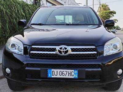 Toyota RAV4 Crossover 2.2 D-4D 177CV Luxury Nero usata Ragusa