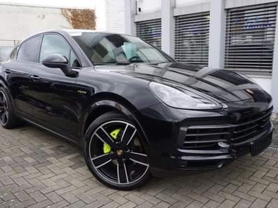 Porsche Cayenne Coupé 3.0 V6 E-Hybrid PLATINUM TETTO Nero usata Bracciano
