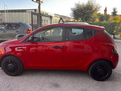 Lancia Ypsilon 0.9 TwinAir 5 porte Metano Ecochic Elefantino Blu Rosso usata Portoferraio