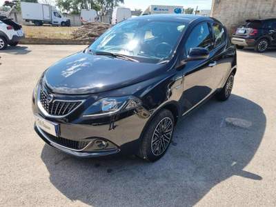 Lancia Ypsilon 1.0 FireFly 5 porte S&S Hybrid Ecochic Gold Nero usata Giugliano in Campania