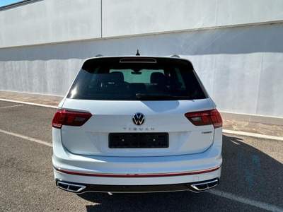 Volkswagen Tiguan 2.0 TDI 200 CV SCR DSG 4MOTION R-Line Bianco usata Capodimonte