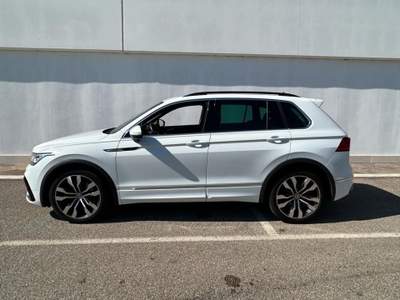 Volkswagen Tiguan 2.0 TDI 200 CV SCR DSG 4MOTION R-Line Bianco usata Capodimonte