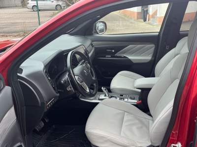 Mitsubishi Outlander 2.4 MIVEC 4WD PHEV Diamond SDA Rosso usata Castelnuovo Rangone
