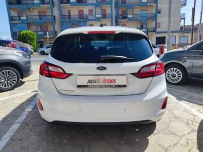 Ford Fiesta 1.1 Titanium Gpl 75cv Bianco usata Mazzarrone