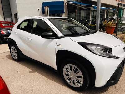 Toyota Aygo 1.0 VVT-i 72 CV 5 porte Active Bianco usata Portoferraio